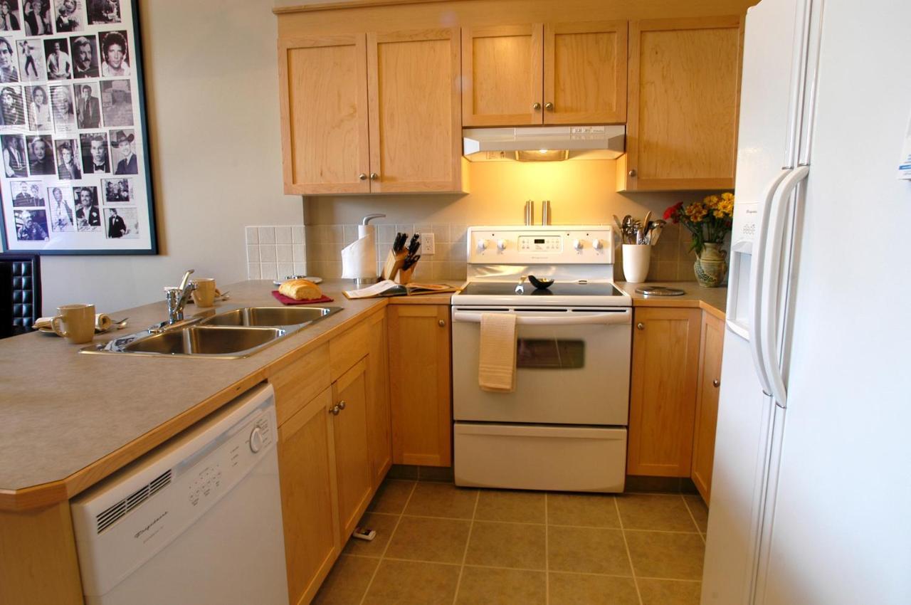 Apartment 407, Contemporary Decor Канмор Екстериор снимка