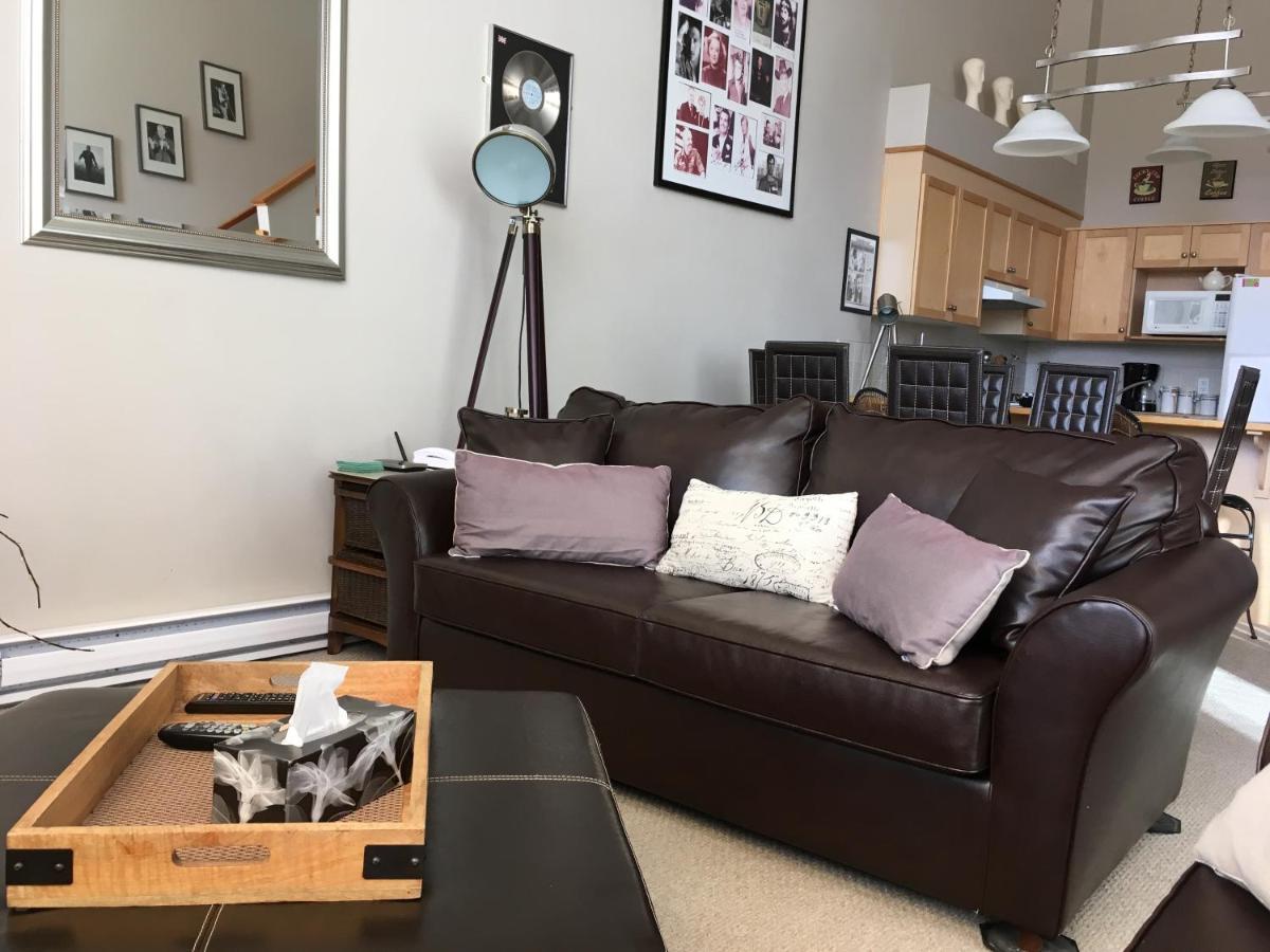 Apartment 407, Contemporary Decor Канмор Екстериор снимка