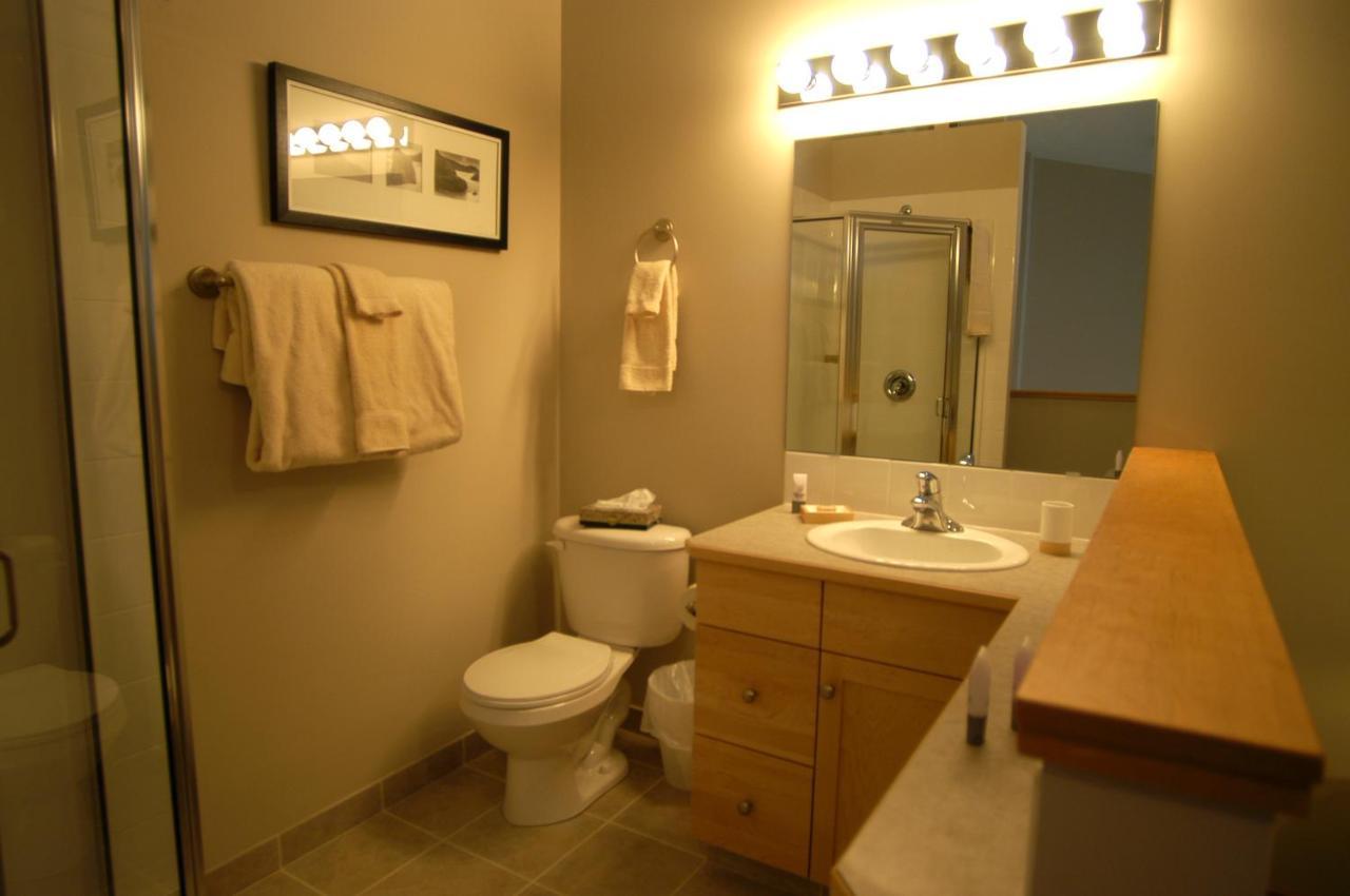 Apartment 407, Contemporary Decor Канмор Екстериор снимка