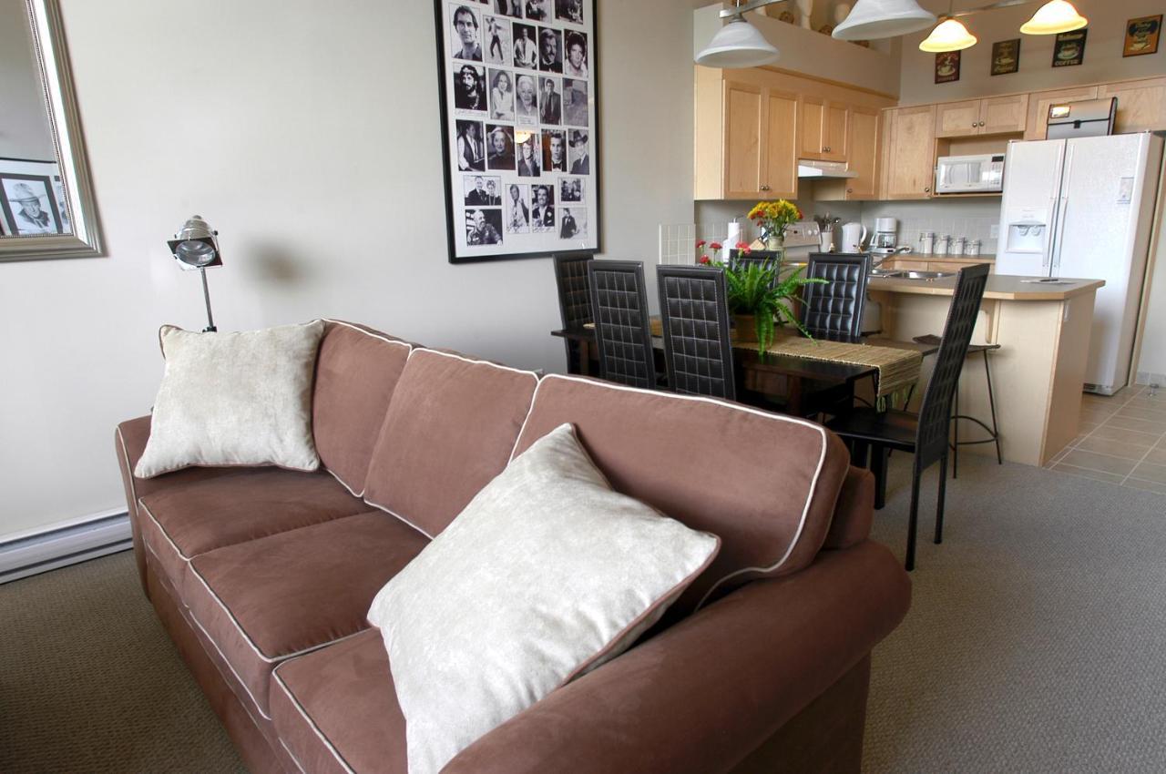 Apartment 407, Contemporary Decor Канмор Екстериор снимка